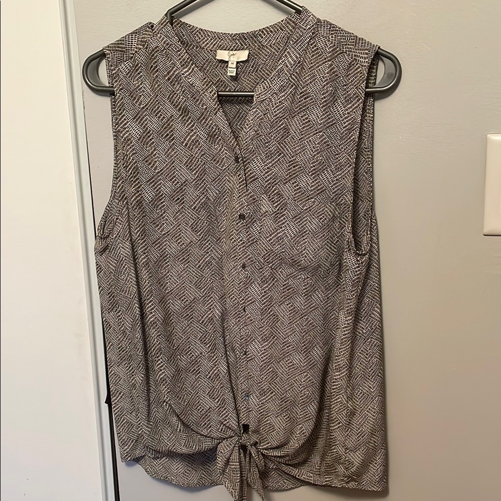 Joie Gray Sleeveless Button Down Blouse